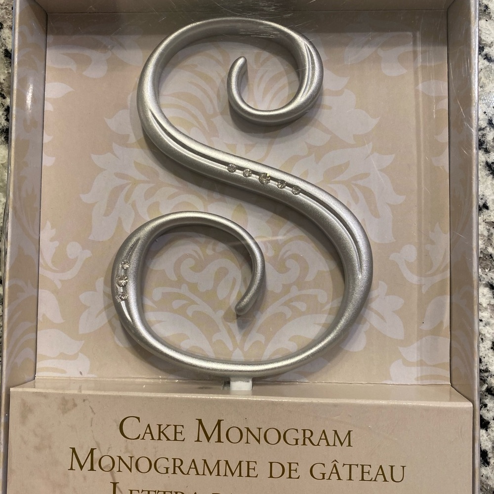 Cake topper. Letter S
